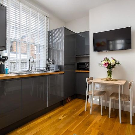 Contemporary Ground Floor Apartment - Town Centre With Parking! Cheltenham Exteriör bild