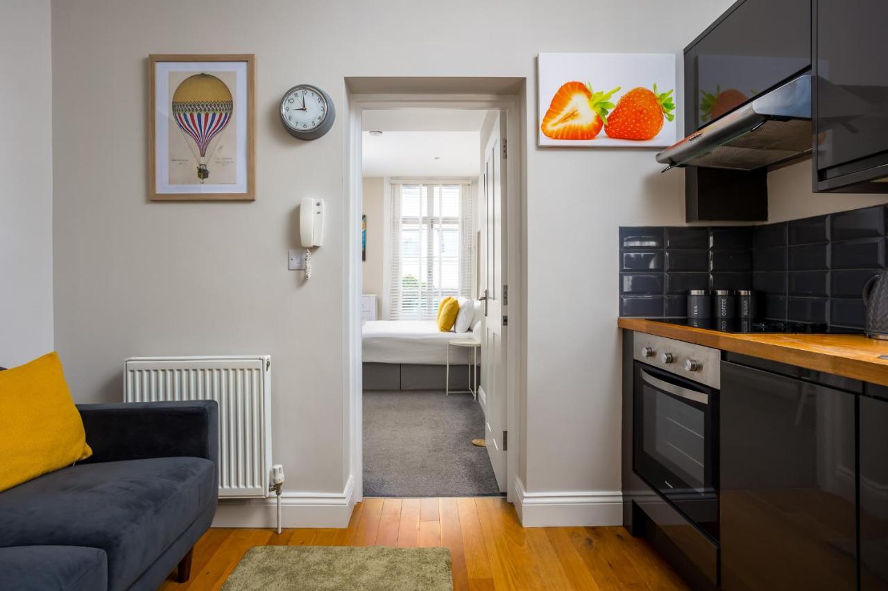 Contemporary Ground Floor Apartment - Town Centre With Parking! Cheltenham Exteriör bild